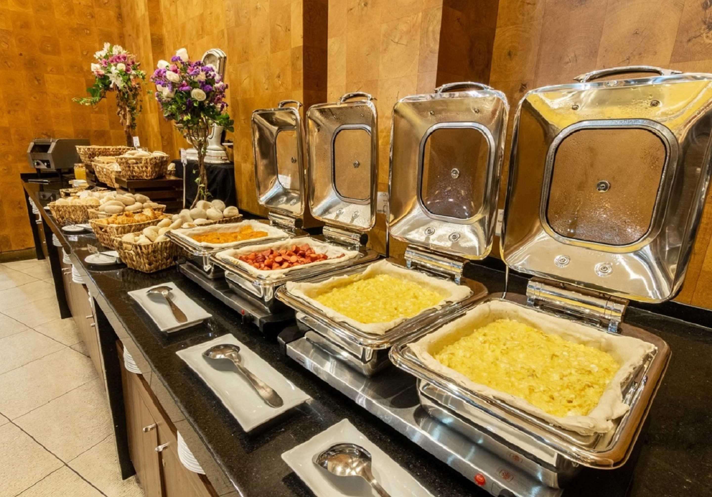 Sonesta Hotel Osorno Eksteriør billede A chafing dish buffet