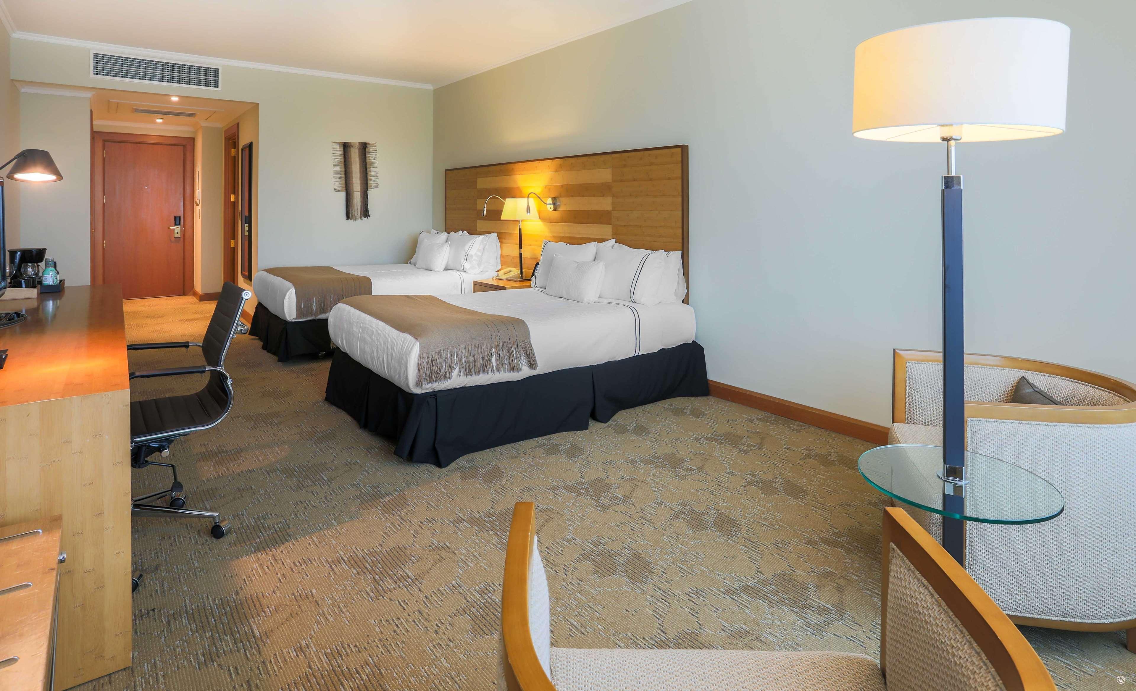 Sonesta Hotel Osorno Eksteriør billede A room at the Hilton London Heathrow
